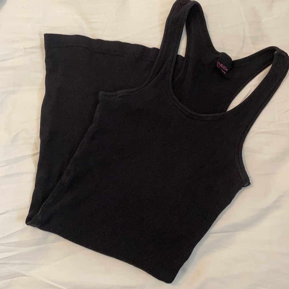 Long, Black, ribbed tank